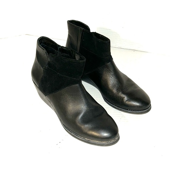 Emu Carlise Wedge Heel Ankle Booties Boots Black Suede Leather Size 8.5 READ - Picture 1 of 13